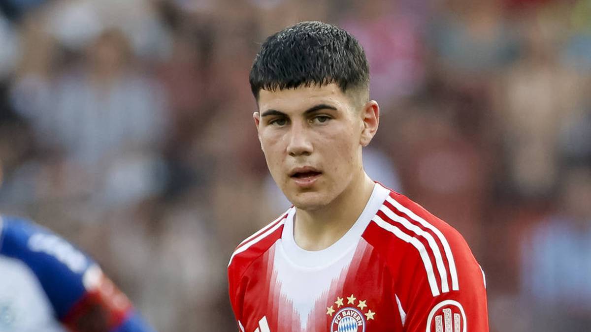 Felipe Chávez is a Peruvian national team player