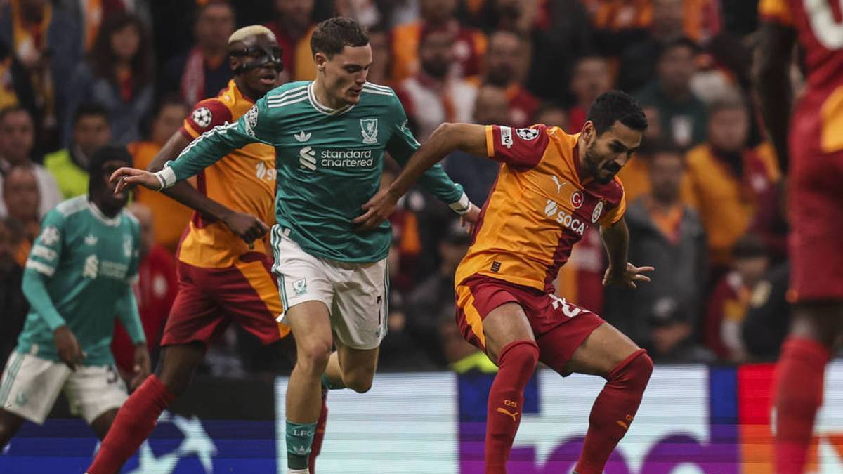 Florian Wirtz and Ilkay Gündogan faced each other in the Champions League