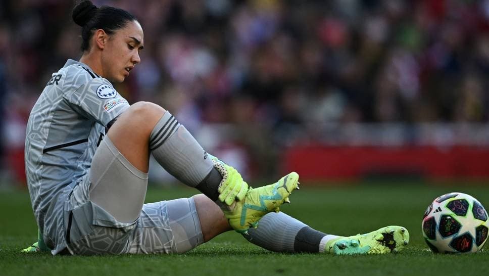 Out for a long time: Manuela Zinsberger