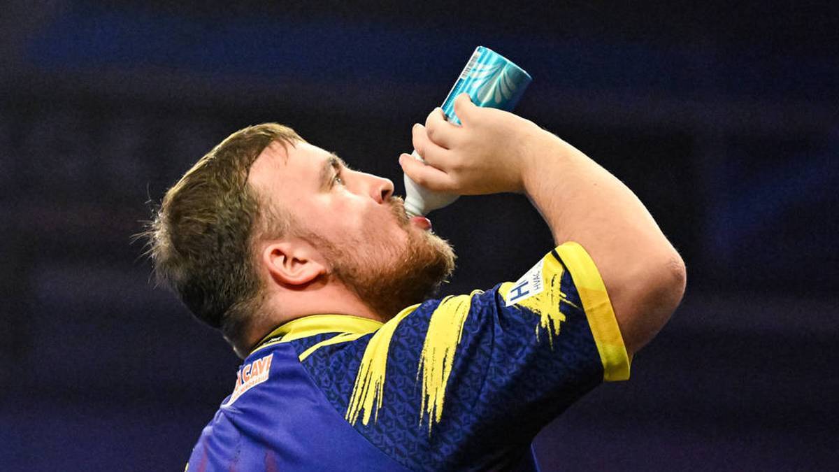 Luke Littler shoots back against Andy Cornwall