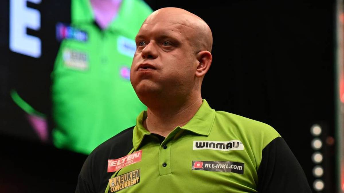 Michael van Gerwen takes a break