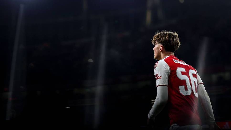 17-year-old Andre Harriman-Annous and 15-year-old Max Dowman are celebrating their debut for Arsenal FC professionals in the League Cup. Coach Mikel Arteta is overjoyed.