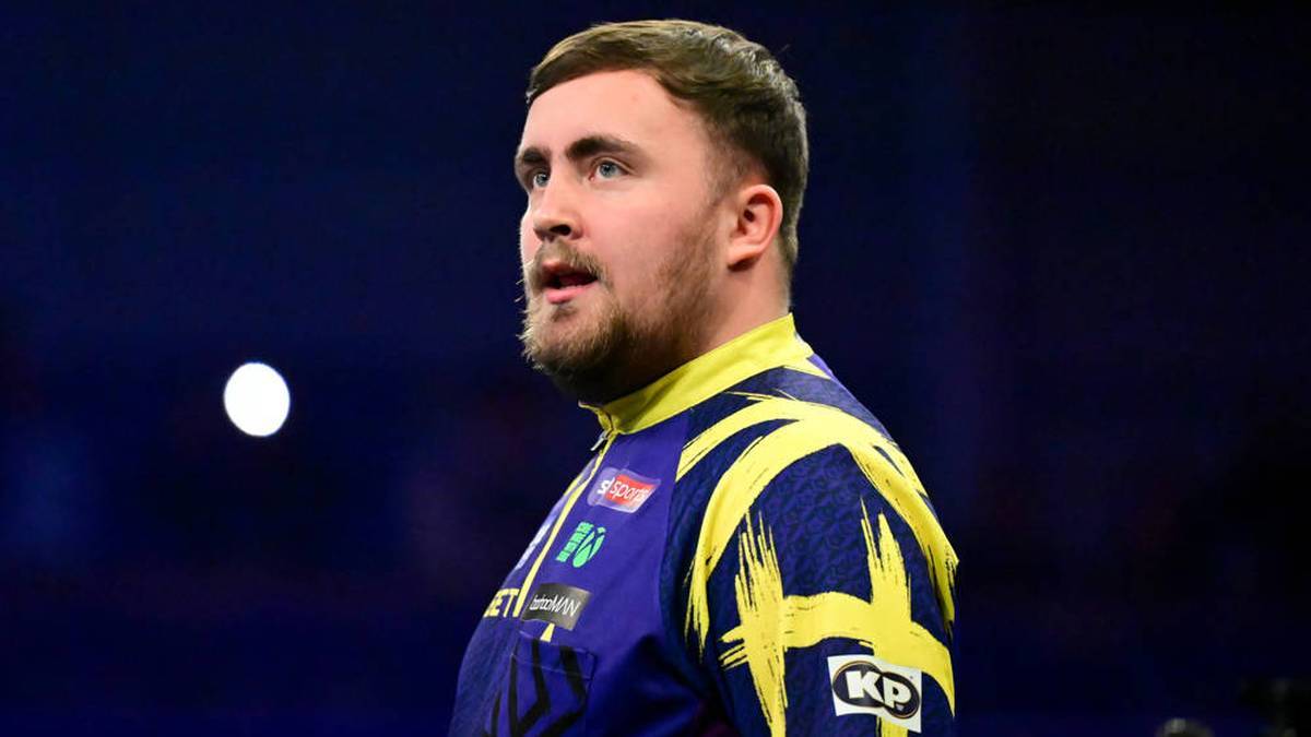 Luke Littler takes part in the Junior World Championships