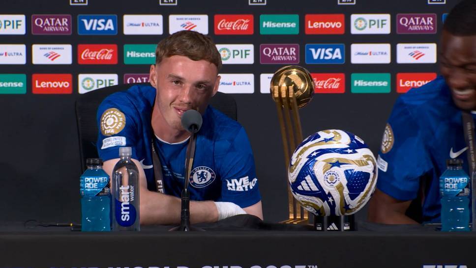 Chelsea star Cole Palmer was man of the match in the Club World Cup final. At the celebrations he seemed quite confused due to an appearance by US President Donald Trump.