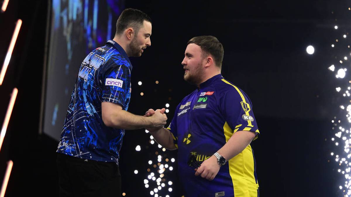 Luke Humphries (l.) and Luke Littler (r.) could meet in the final