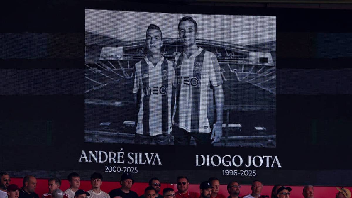 Diogo Jota and his brother André Silva were honored in the Premier League