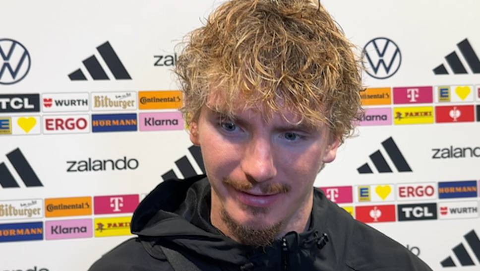 The German national team qualifies for the 2026 World Cup. A reporter asks striker Nick Woltemade about the “almost” perfect DFB performance, who answers with an incredulous counter question.