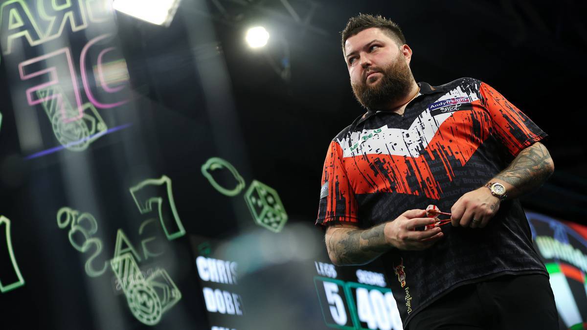 Michael Smith is in the quarter-finals of the Grand Slam of Darts
