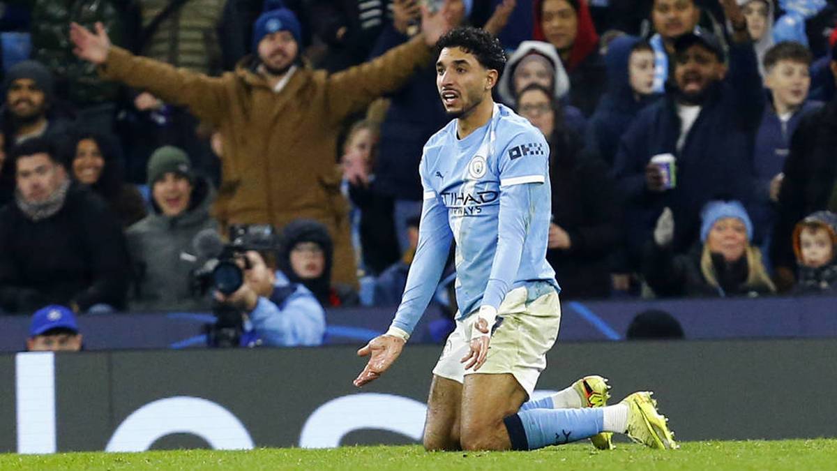 Omar Marmoush wearing the Manchester City jersey