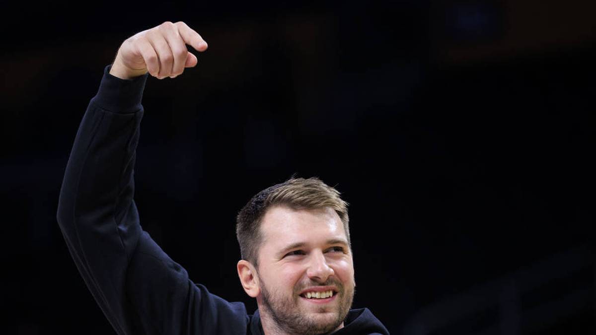 Luka Doncic has a good laugh with the Los Angeles Lakers