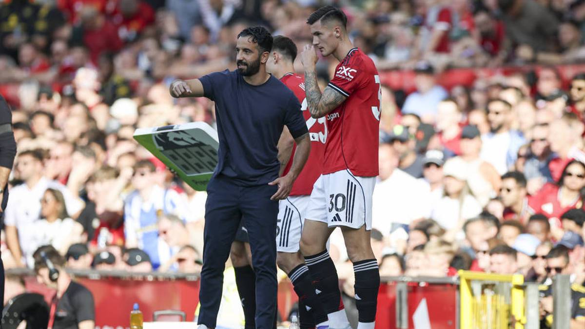 Ruben Amorim with Benjamin Sesko