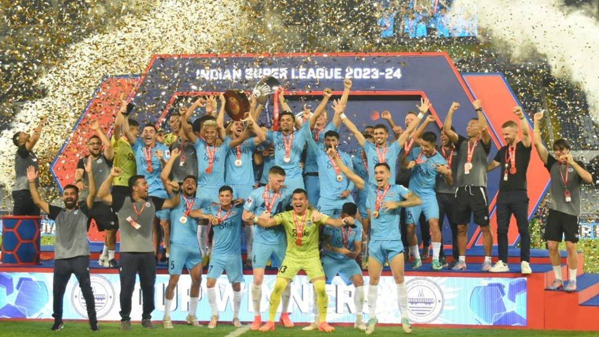 Mumbai City FC celebrates the ISL title 2023/24