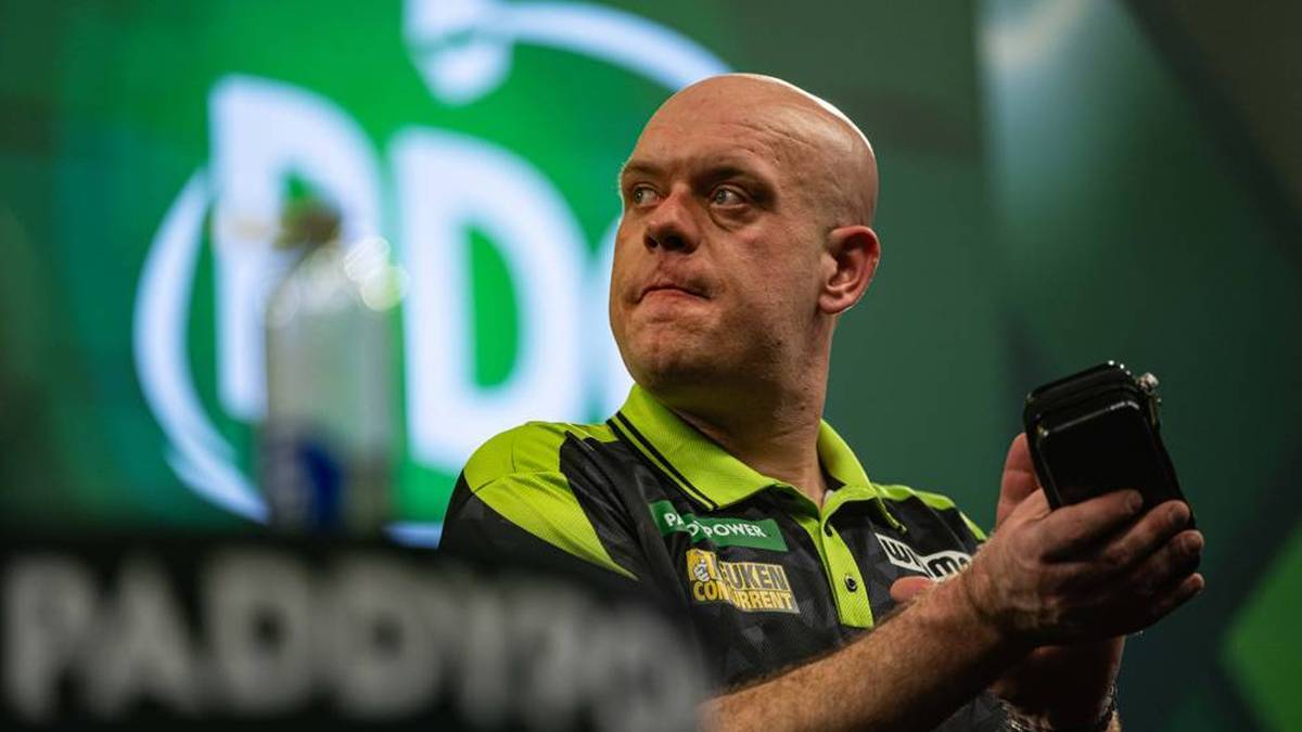Michael van Gerwen failed in the round of 16 at the Darts World Championship