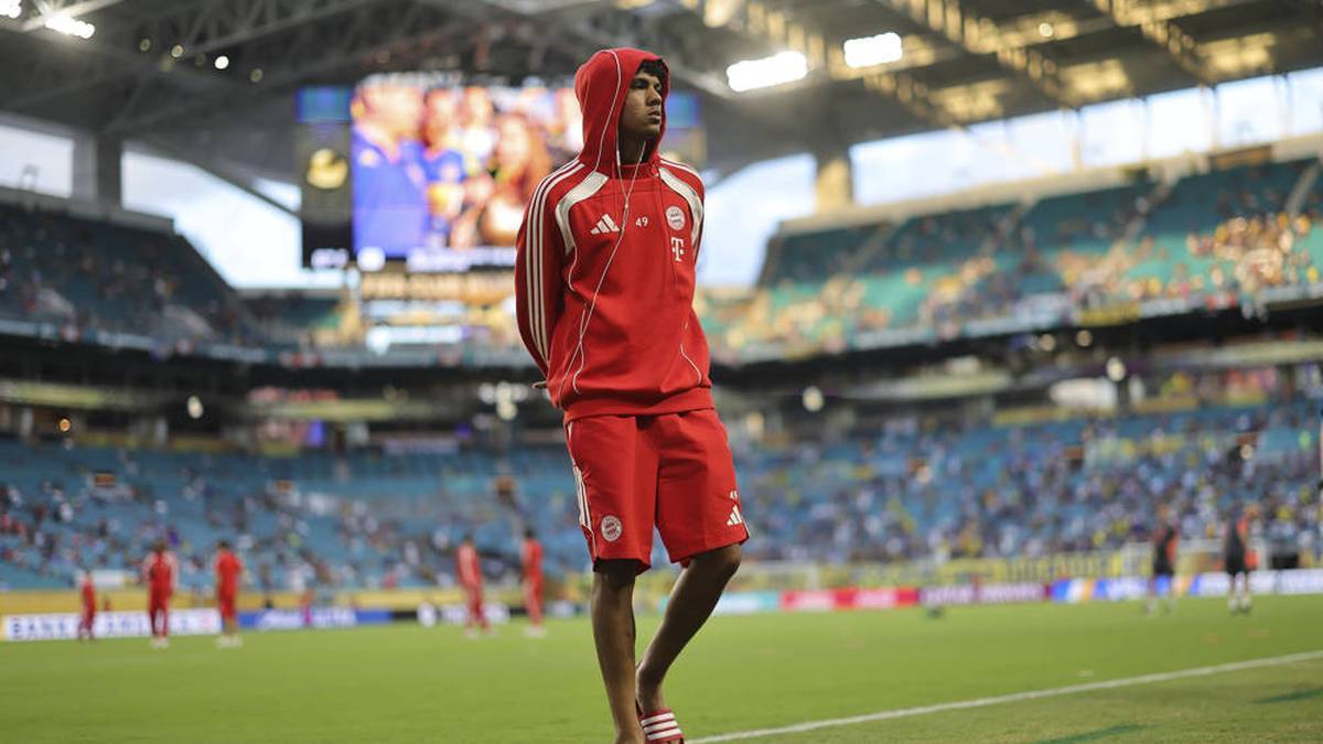 Adam Aznou wore the FC Bayern jersey one last time at the Club World Cup