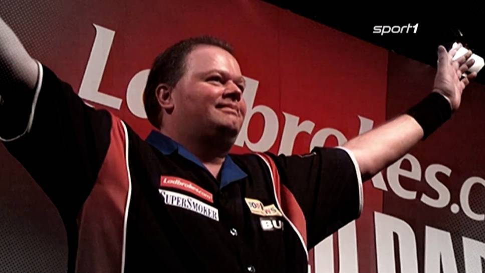 Raymond van Barneveld was once the first player to play a 9-darter at the World Darts Championship. In total, the feat has now been achieved 16 times. SPORT1 shows all 9-darters in the World Cup history in the video.