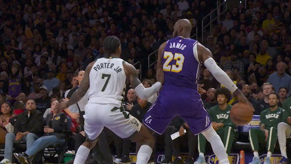 The Los Angeles Lakers around Doncic and LeBron meet the Milwaukee Bucks. The two superstars first perform magic, but then both make mistakes at the end of the game.