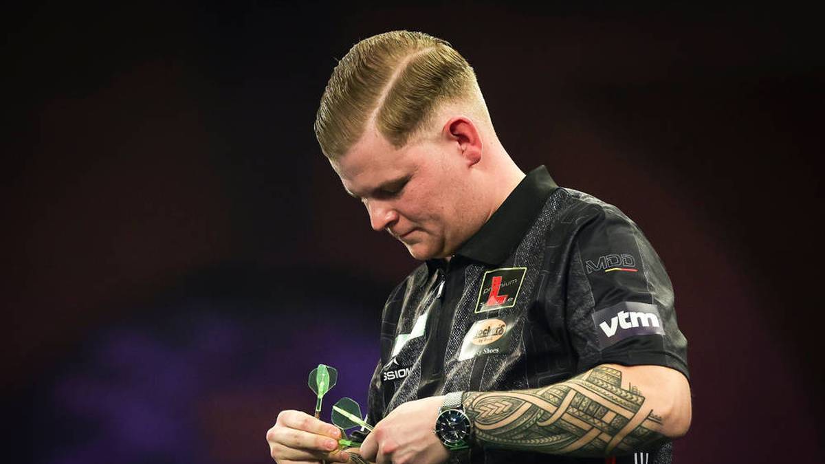 Mike De Decker was eliminated in the first round of the Darts World Championship