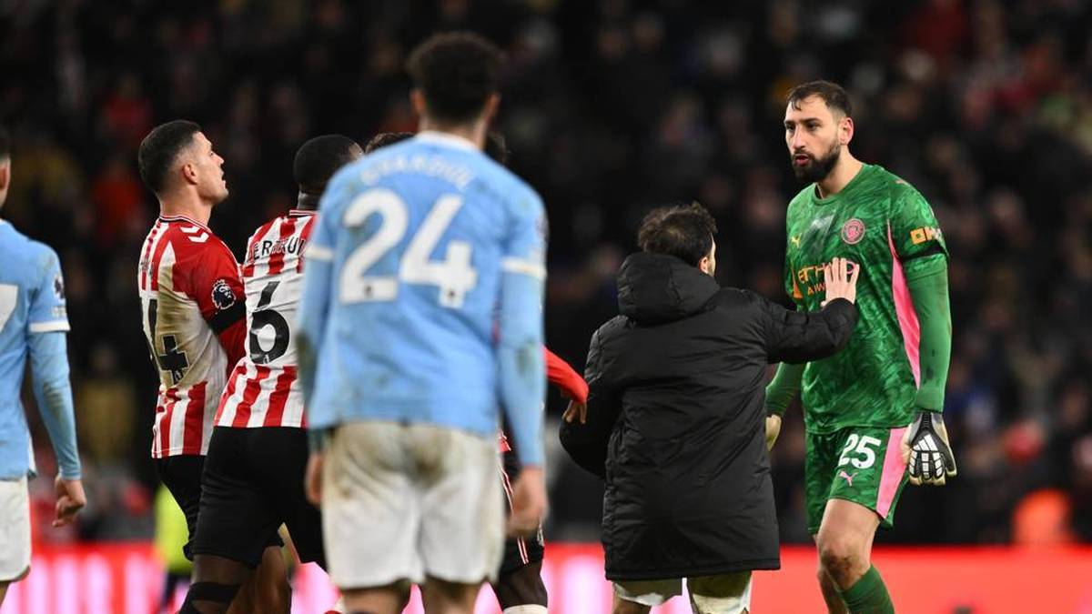 After the final whistle, Gianluigi Donnarumma (r.) was hard to stop