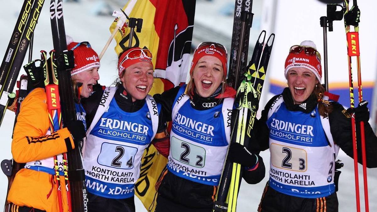 Franziska Hildebrand, Laura Dahlmeier, Franziska Preuß and Vanessa Hinz (from left) celebrate their World Championship relay triumph 2015