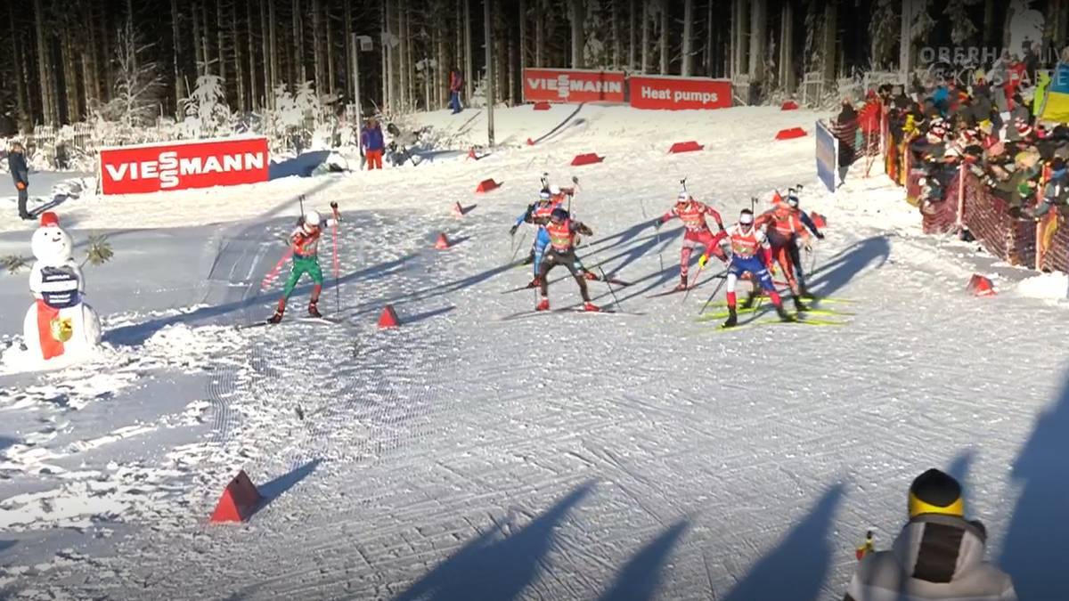 Konstantin Vasilev overtakes outside the course