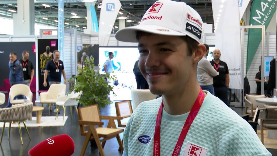 Ski jumping legend Noriaki Kasai dreams of competing at the Olympic Games again. DSV Adler Philipp Raimund pays great respect to the 53-year-old.