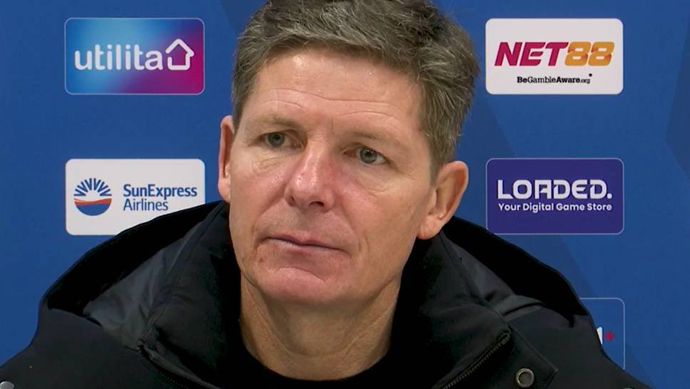 Crystal Palace have not won in eleven competitive games. The fans react to this by whistling against their own team, for which head coach Oliver Glasner shows little understanding.