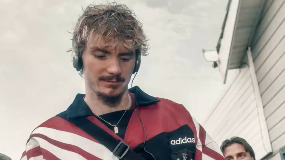 Newcastle United are bringing back the away kit from the 1995/1996 season in collaboration with Adidas. An absolute eye-catcher.