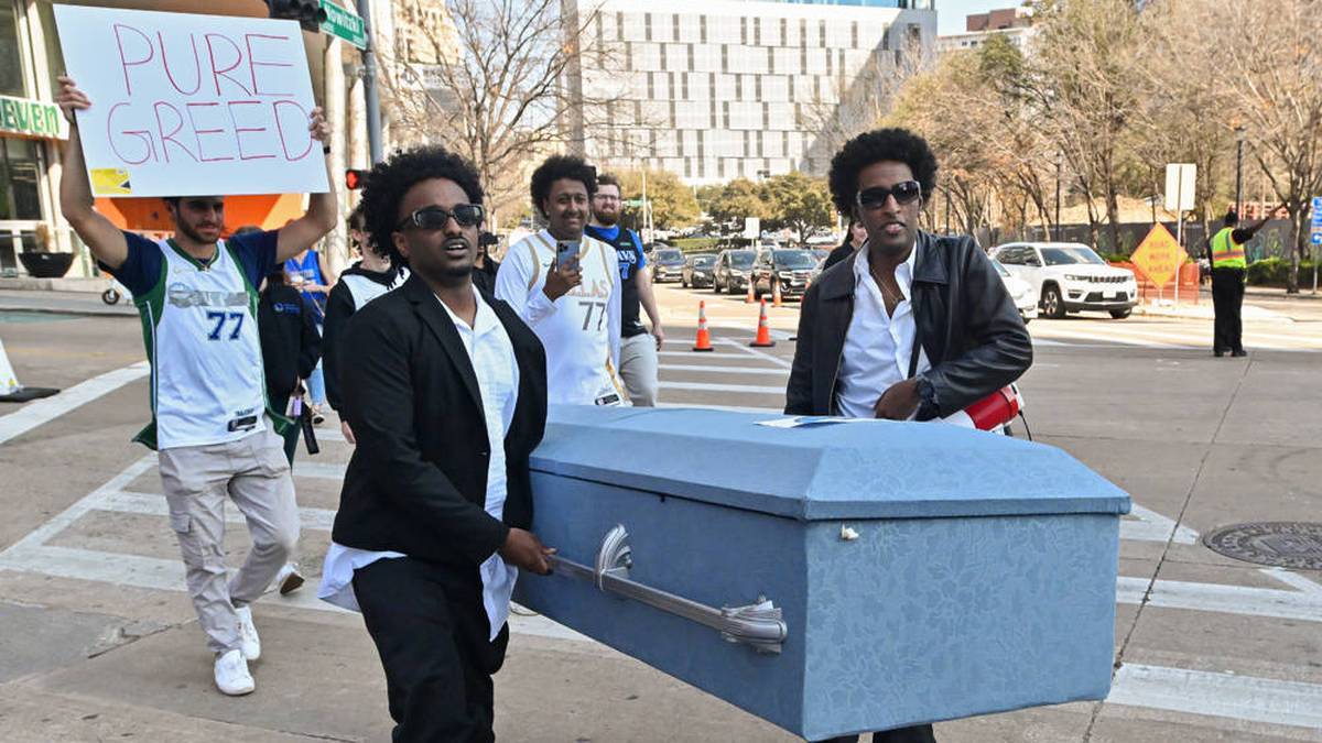 The fans of the Dallas Mavericks heavily protested against the trade of Luka Doncic