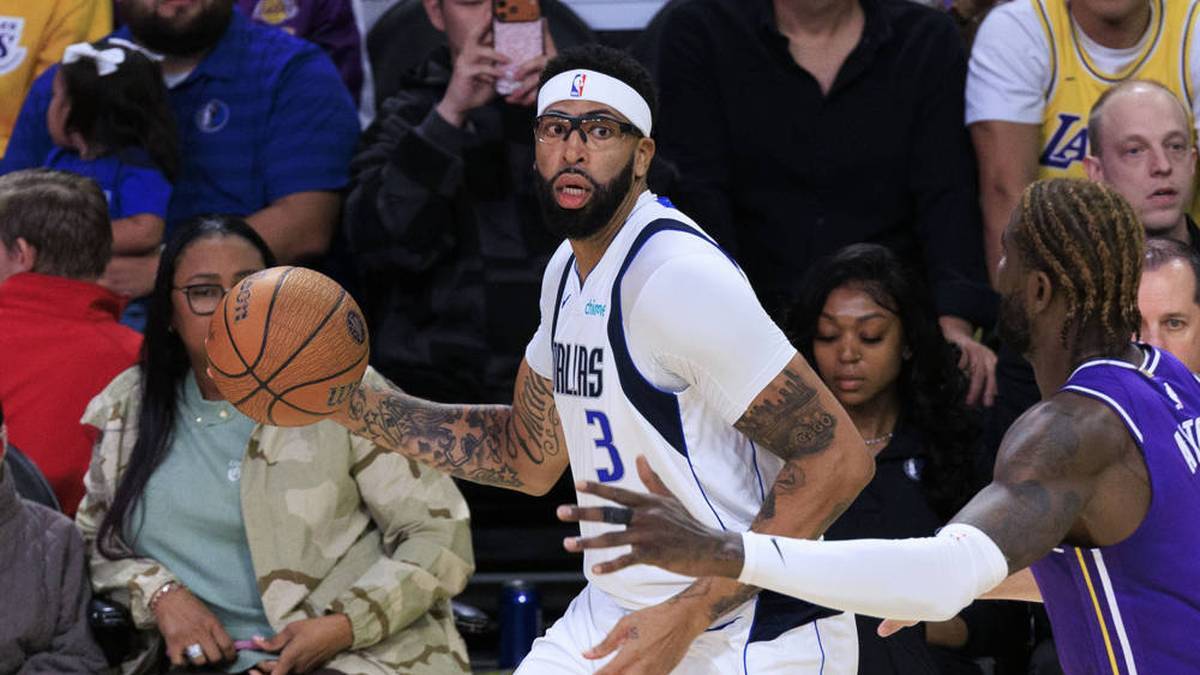 Anthony Davis traded to Washington